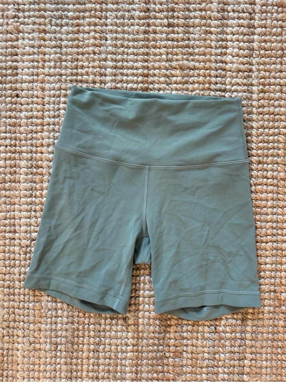 Lululemon Wunder Train HR Short 6” - 6 💚💚